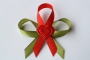 431-svatební vývazek olivově zeleno-červený s červeným srdíčkem