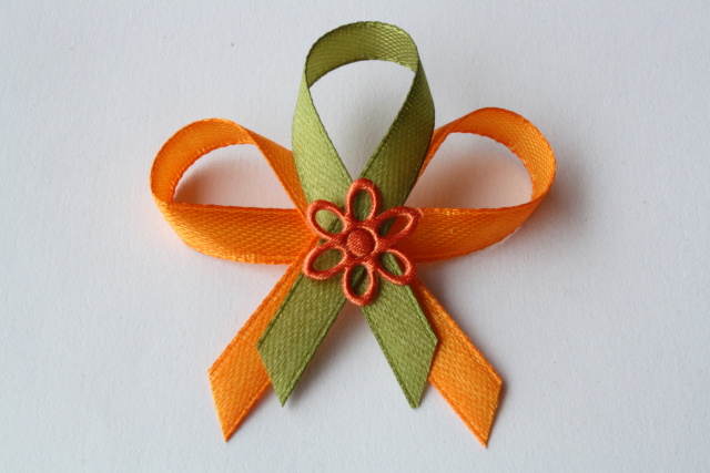 468-svatební vývazek oranžovo-olivově zelený s oranžovou kytičkou