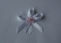 549-svatební vývazek bílo-bílý s růžovou kytičkou